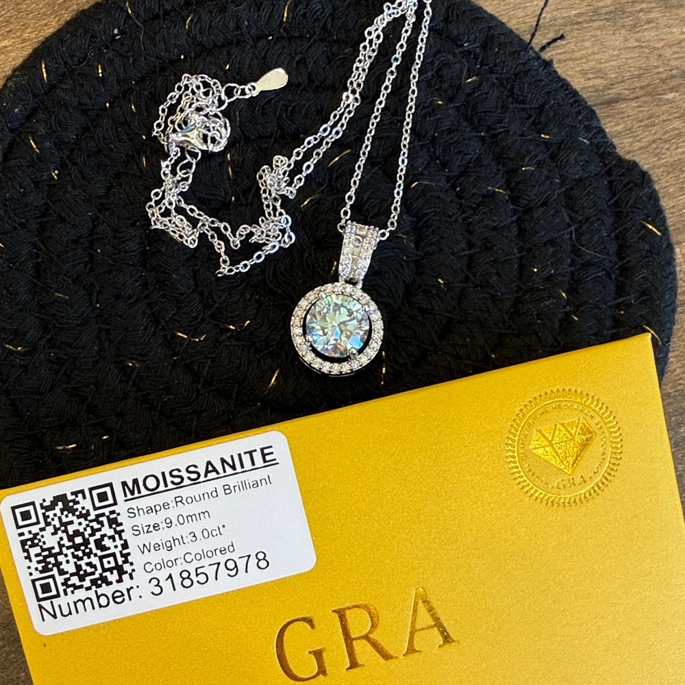 Dazzling Silver Moissanite Pendant Necklace